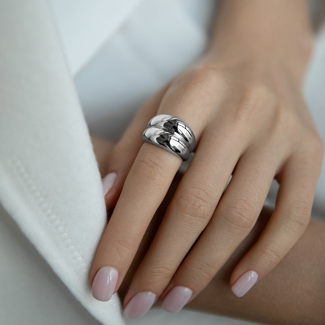 Кольца: Двойное дутое кольцо можно купить в ювелирном гардеробе MOMNT (Momentsilver), интернет-магазине украшений из серебра. Серебро 925, родий. Артикул R092