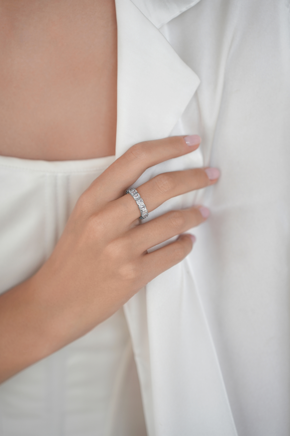 Кольца: Кольцо дорожка с камнями огранки багет можно купить в ювелирном гардеробе MOMNT (Momentsilver), интернет-магазине украшений из серебра. Серебро 925, родий, вставки куб. цирконий. Артикул 