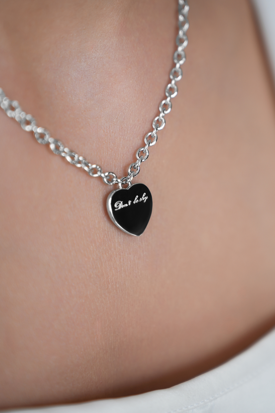 Колье: Колье сердце с розовым кварцем можно купить в ювелирном гардеробе MOMNT (Momentsilver), интернет-магазине украшений из серебра. Серебро 925, родий, вставки куб. цирконий. Артикул 