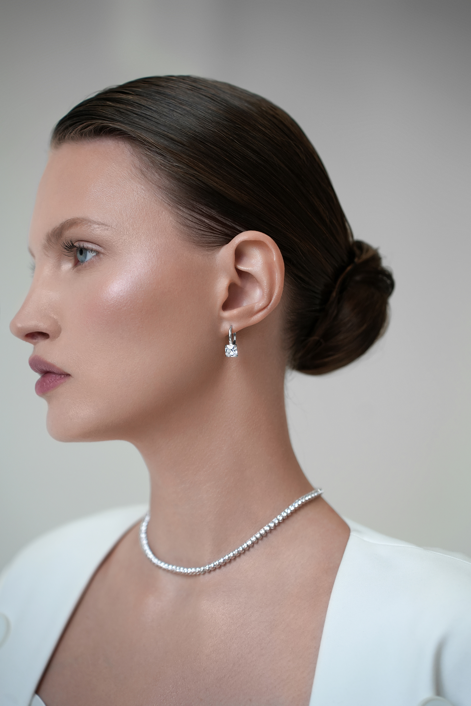 Серьги: Серьги на французском замке в огранке принцесса можно купить в ювелирном гардеробе MOMNT (Momentsilver), интернет-магазине украшений из серебра. Серебро 925, родий, вставки:куб.цирконий. Артикул 