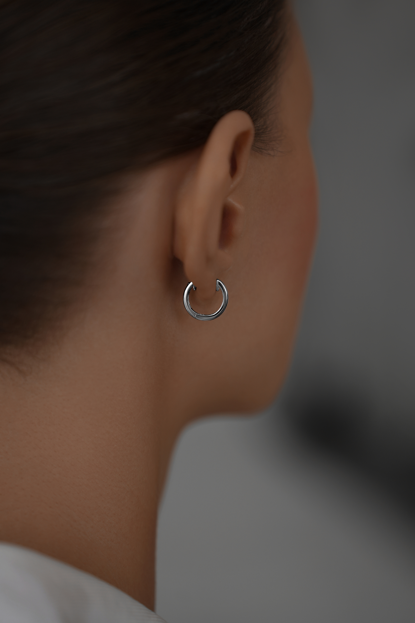 Серьги: Серьги-кольца Круги можно купить в ювелирном гардеробе MOMNT (Momentsilver), интернет-магазине украшений из серебра. Серебро 925, родий. Артикул 