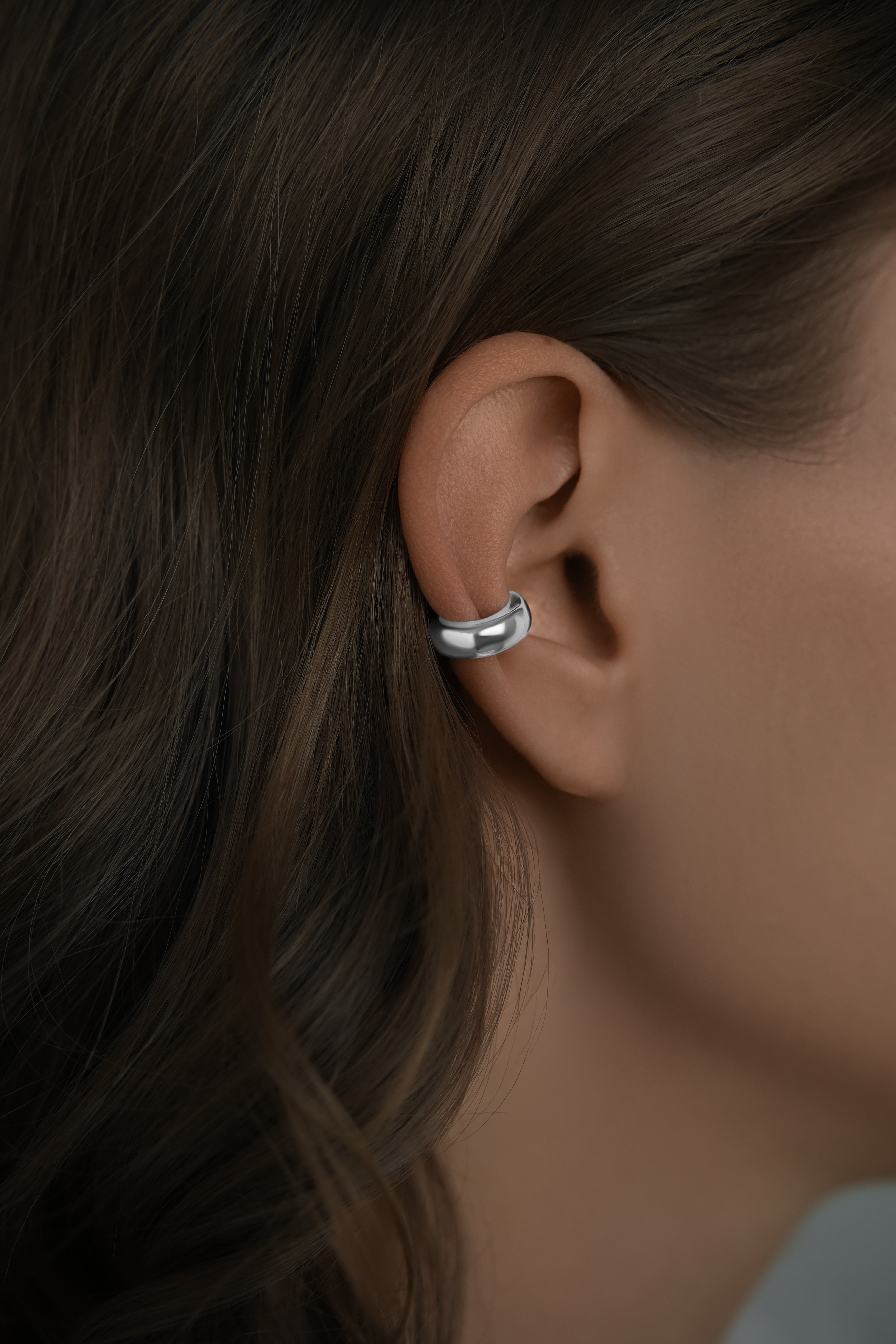 Каффы: Кафф Бублик без камней можно купить в ювелирном гардеробе MOMNT (Momentsilver), интернет-магазине украшений из серебра. Серебро 925, родий.. Артикул 