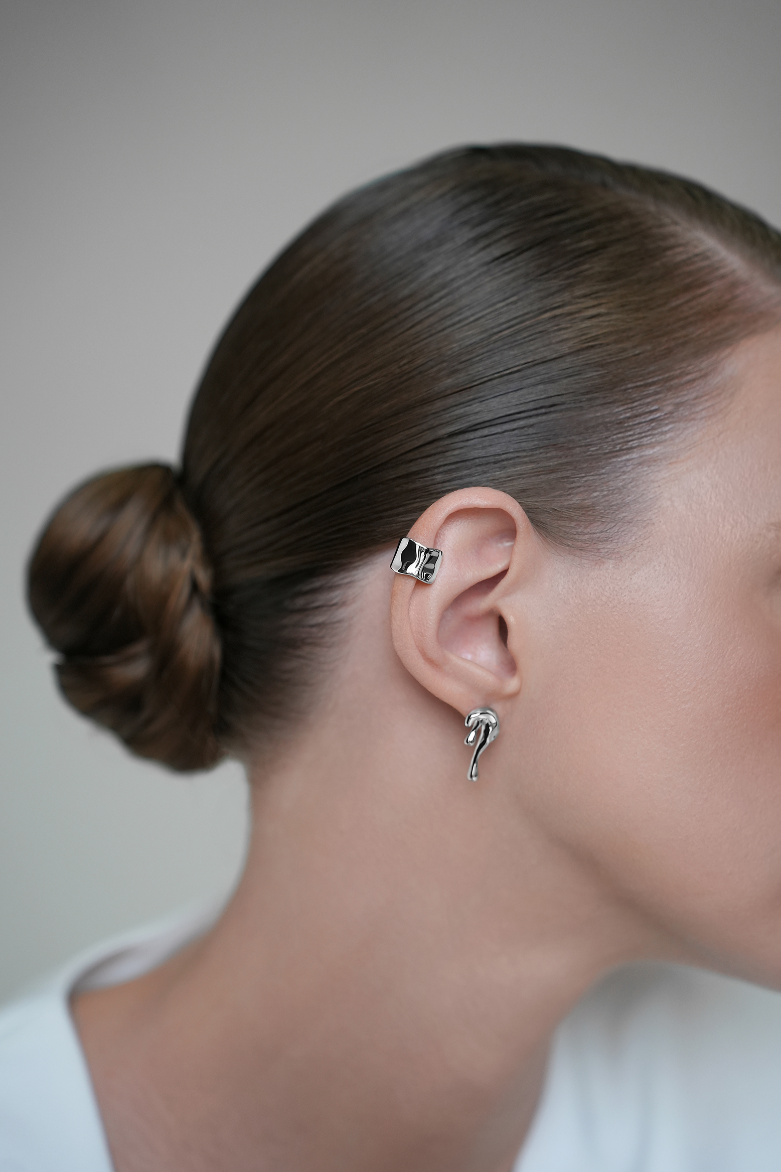 Каффы: Мятый кафф можно купить в ювелирном гардеробе MOMNT (Momentsilver), интернет-магазине украшений из серебра. Серебро 925, родий. Артикул 