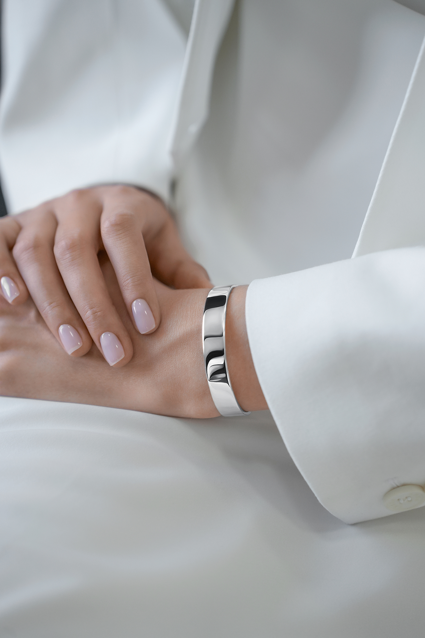 Браслеты: Каркасный браслет-кафф 10 мм можно купить в ювелирном гардеробе MOMNT (Momentsilver), интернет-магазине украшений из серебра. Серебро 925, родий. Артикул 