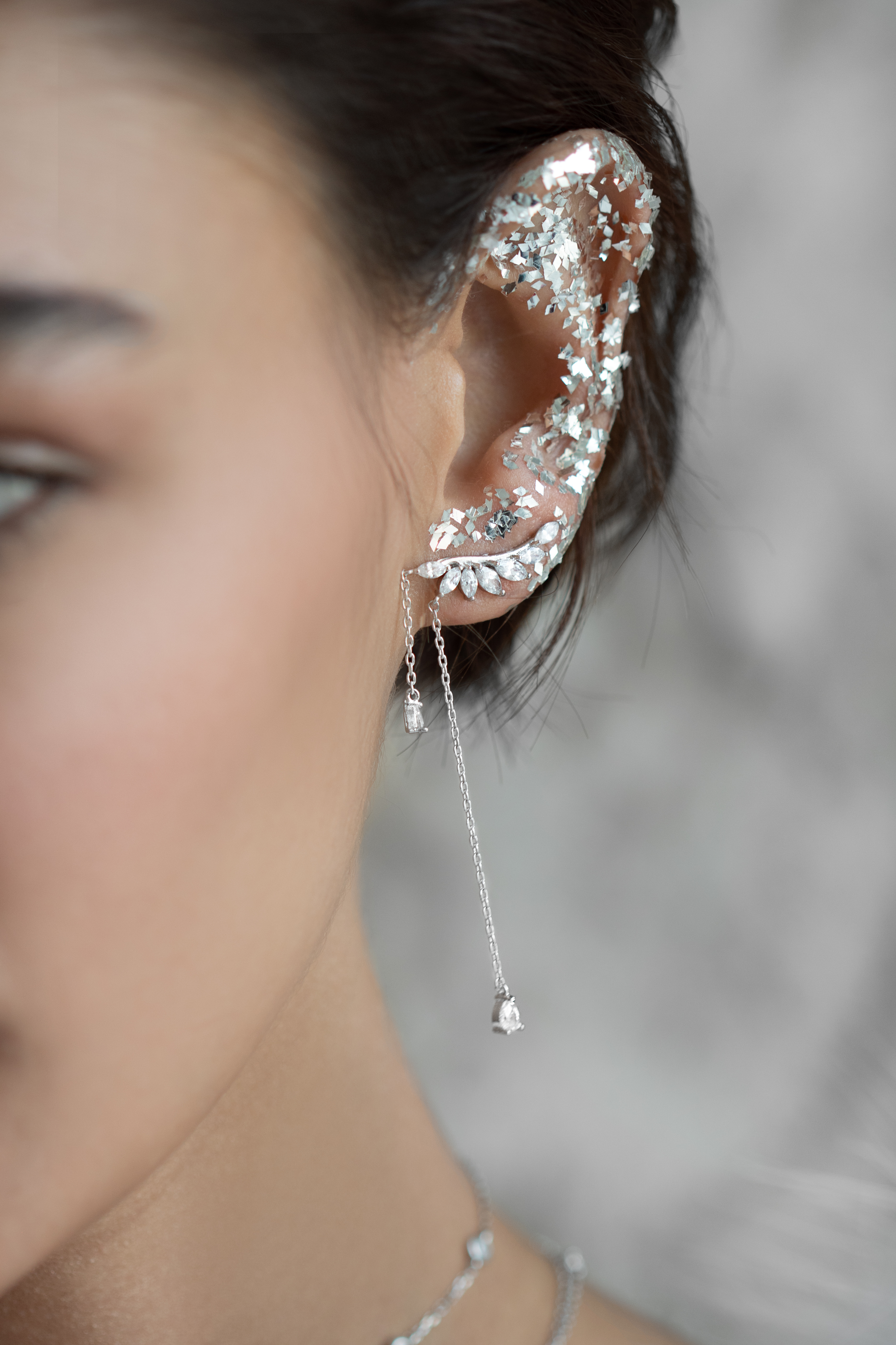 Серьги: Серьги Крылья можно купить в ювелирном гардеробе MOMNT (Momentsilver), интернет-магазине украшений из серебра. Серебро 925, родий, вставки:куб.цирконий. Артикул 