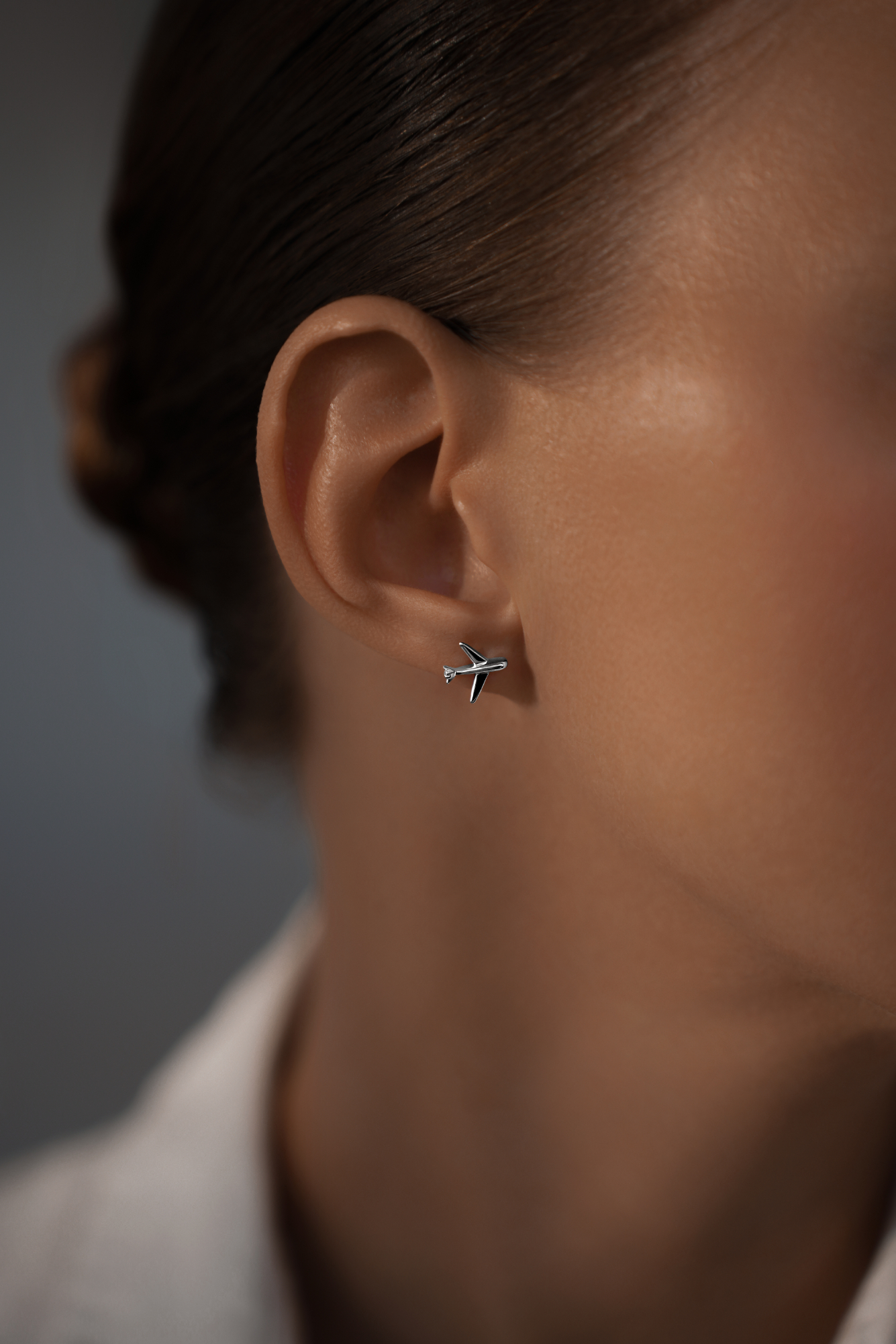 Серьги: Серьги-гвоздики Рейс за горизонт можно купить в ювелирном гардеробе MOMNT (Momentsilver), интернет-магазине украшений из серебра. Серебро 925, родий. Артикул 