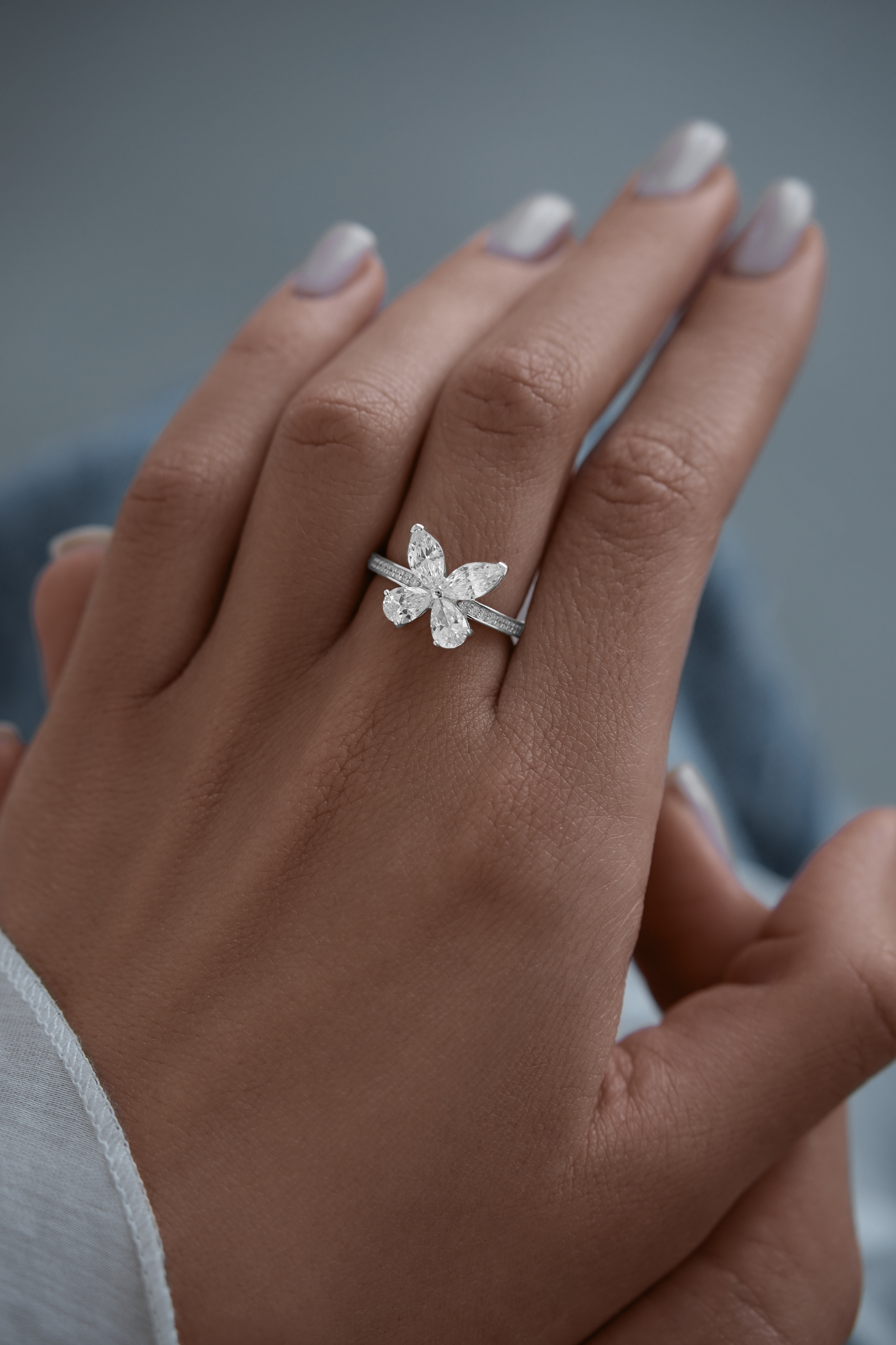 Кольца: Кольцо Бабочка можно купить в ювелирном гардеробе MOMNT (Momentsilver), интернет-магазине украшений из серебра. Серебро 925,родий. Вставки: куб.цирконий. Артикул 