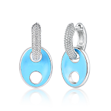 Бижутерия: Серьги-хаггисы с фианитами и голубой эмалью можно купить в ювелирном гардеробе MOMNT (Momentsilver), интернет-магазине украшений из серебра. Ювелирный сплав, родий, вставки: куб. цирконий, эмаль. Артикул 