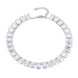 Бижутерия:  Колье с камнями в огранке изумруд можно купить в ювелирном гардеробе MOMNT (Momentsilver), интернет-магазине украшений из серебра. Ювелирный сплав, родий, вставки: куб. цирконий. Артикул 